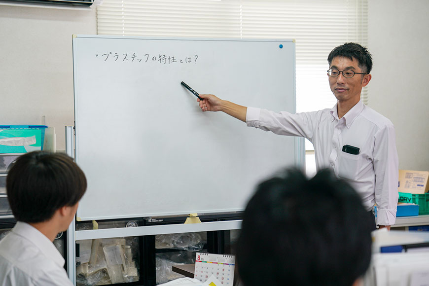 座学でしっかり専門的な知識が身につけられる