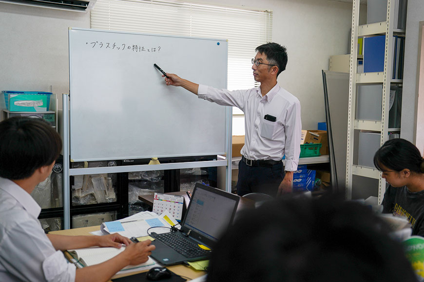 毎日のように「座学」が開かれる会社